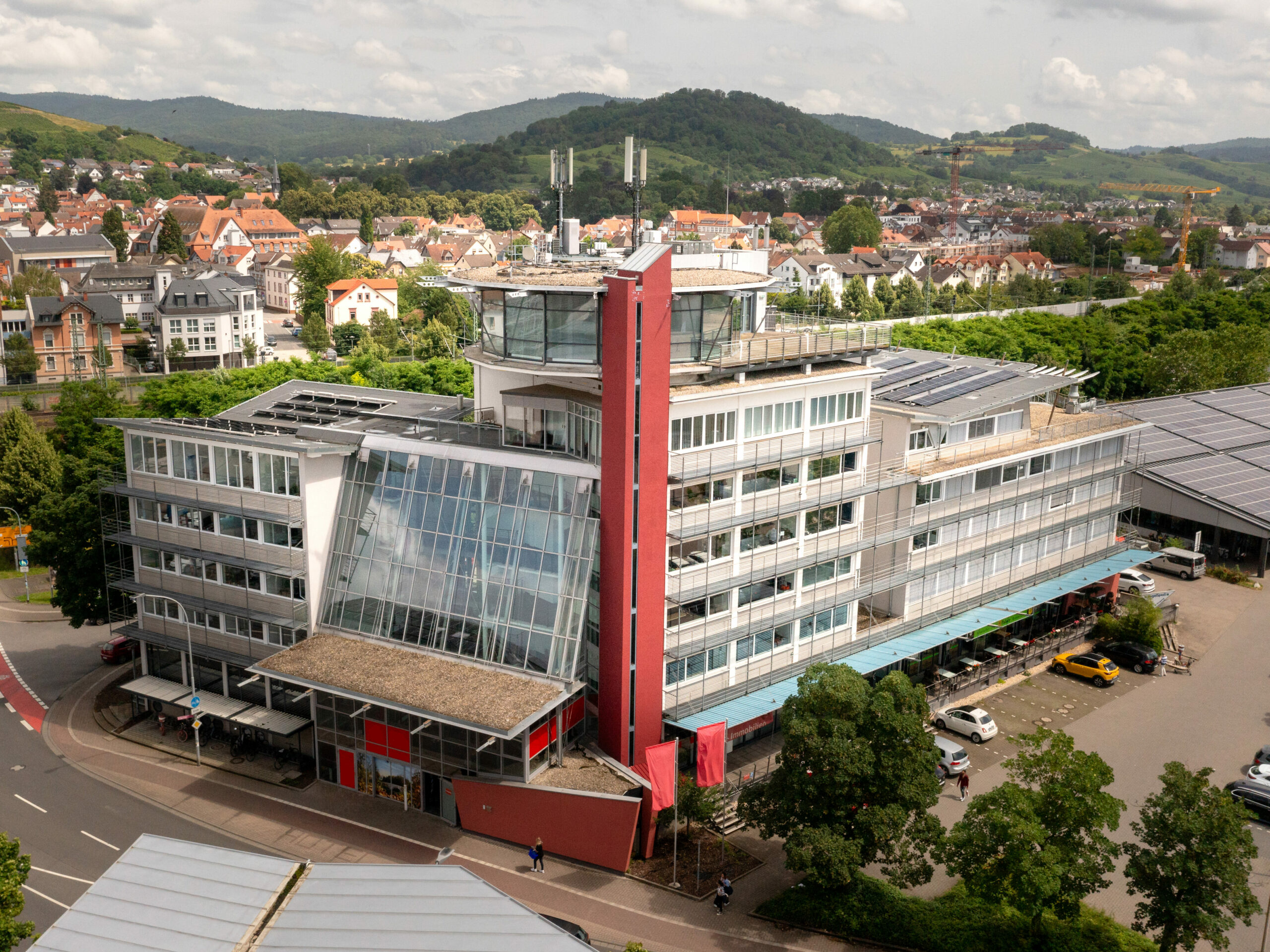 Seitliche Außenansicht eines Gebäudes